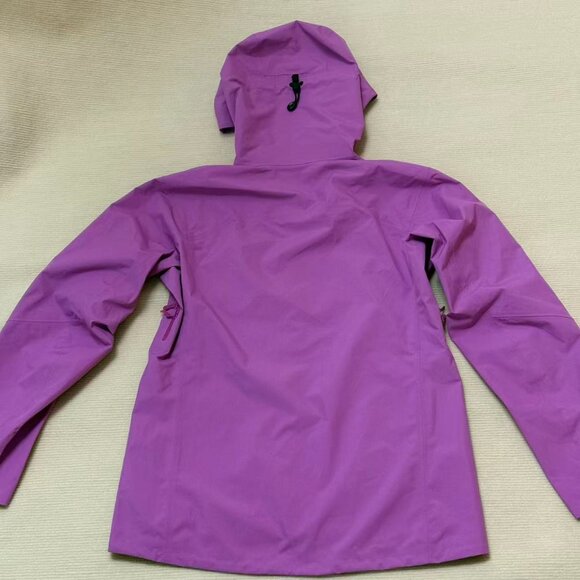Arc'teryx rose pink windbreaker, unisex, comfortable and durable. - Picture 7 of 9
